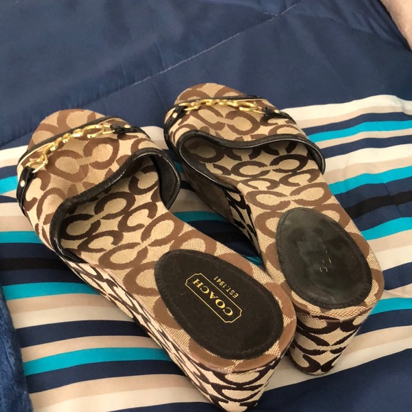 Coach - Picture 3 of 4